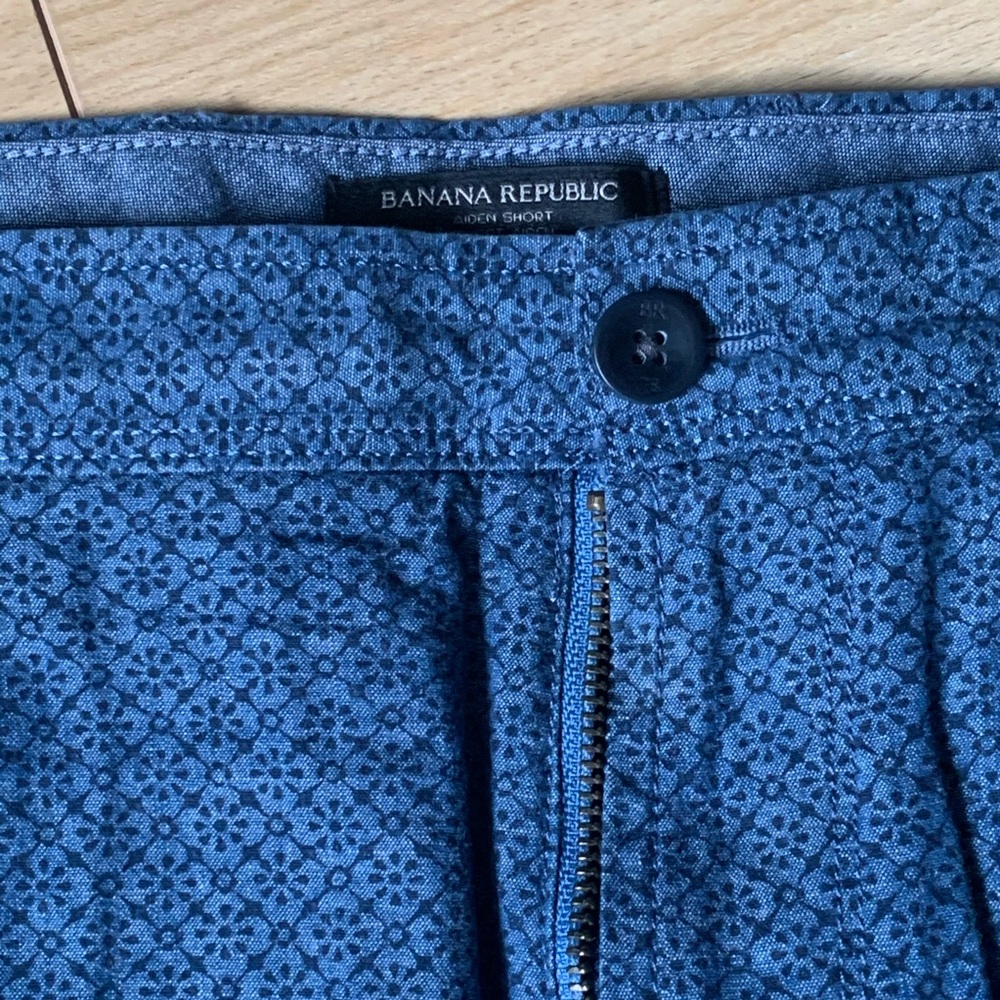 Banana republic Bermuda denim blue print shorts - Picture 2 of 4